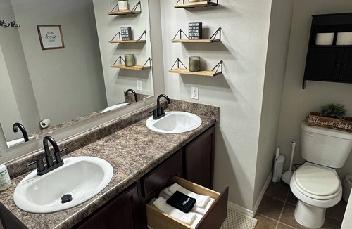Pryor House | The Cozy Corner Spacious 3BR w/Firepit
