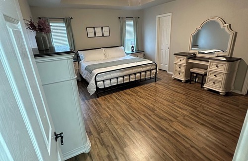Pryor House | The Cozy Corner Spacious 3BR w/Firepit