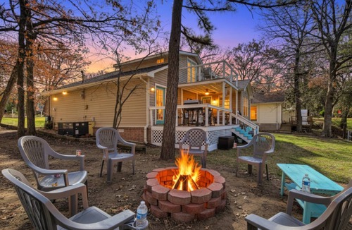 Tool House | The Cozy Cove at Cedar Creek Lake: Kayaks, Dock, Kids & Dog Friendly!