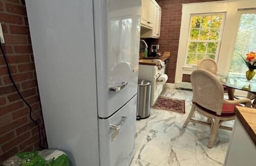 Plainville Apartment | The Cozy Creamerynn