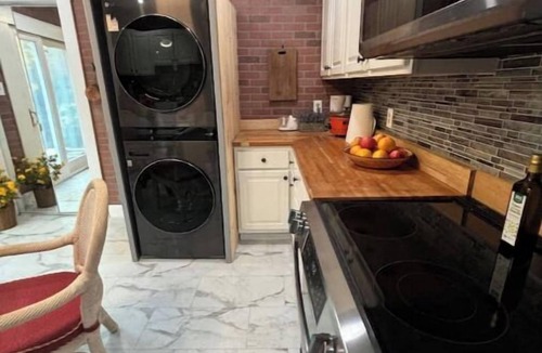 Plainville Apartment | The Cozy Creamerynn