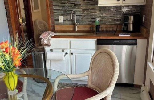 Plainville Apartment | The Cozy Creamerynn