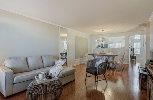 Greensboro House | The Cozy Daydream Near PTI ~ Sleeps 6: Max 4 Adults