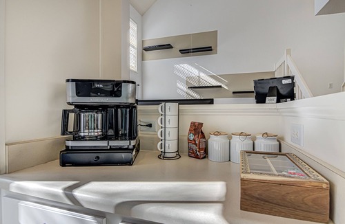 Greensboro House | The Cozy Daydream Near PTI ~ Sleeps 6: Max 4 Adults