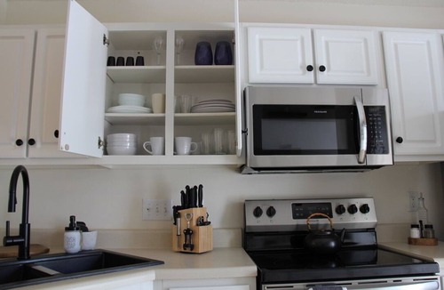 Greensboro House | The Cozy Daydream Near PTI ~ Sleeps 6: Max 4 Adults