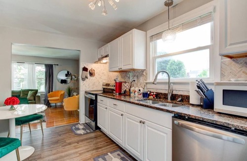 Woodland Heights House | The Cozy Emerald - 5 Location