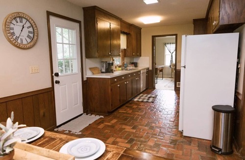 Murfreesboro House | ~ The Cozy Farmhouse ~ | Sleeps 10+ | Farm Views