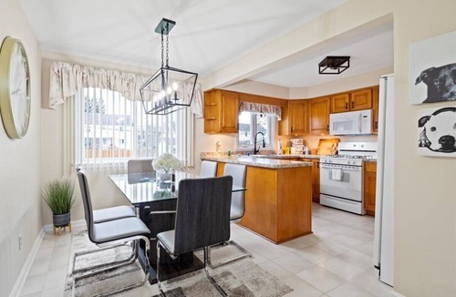 East Irondequoit Villa | The Cozy House & Romantic Fireplace