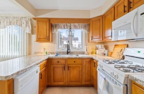 East Irondequoit Villa | The Cozy House & Romantic Fireplace