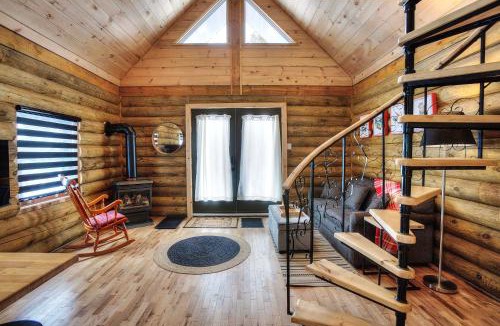 Mont-Tremblant House | The Cozy Log Cabin with Private Hot Tub
