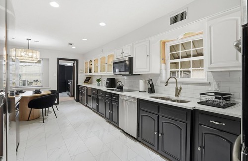 Jersey Village House | The Cozy Modern Escape