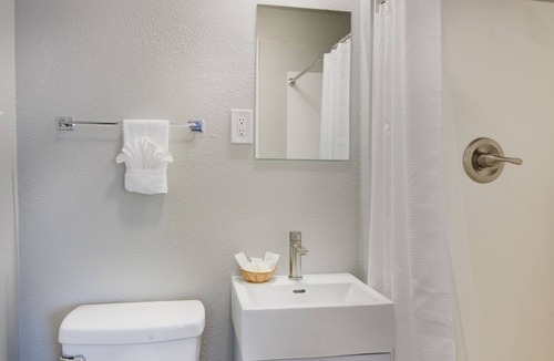 Hill City Hotel | The Cozy Mountain's Edge