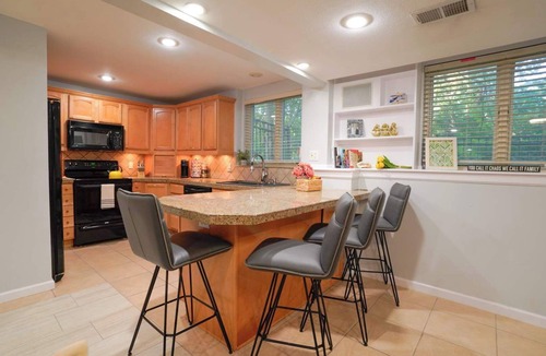 Overland Park House | The Cozy Nest- Central Overland Park, Near Highway