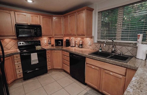 Overland Park House | The Cozy Nest- Central Overland Park, Near Highway