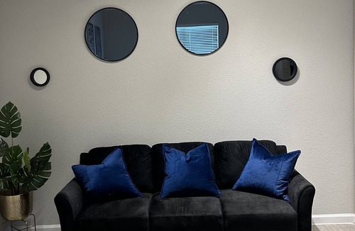 Aubrey Apartment | THE COZY PAD KING SUITE