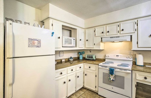 Prairie View Apartment | 'The Cozy Pine Cone' Home Base: Walk to PVAMU