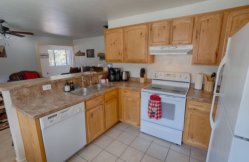 Pinetop-Lakeside Cabin | The Cozy Pinetop Cottage with hot tub