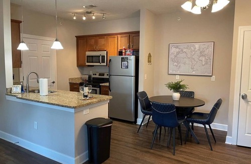 Westerville Apartment | The Cozy Queen's Flat | No Steps | Gated Community