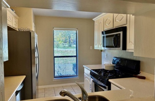 Highland Village House | The Cozy Tumbleweed: TennisCourts-Trails-NearbyLake