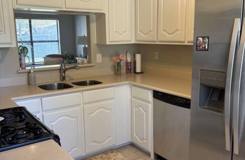 Highland Village House | The Cozy Tumbleweed: TennisCourts-Trails-NearbyLake