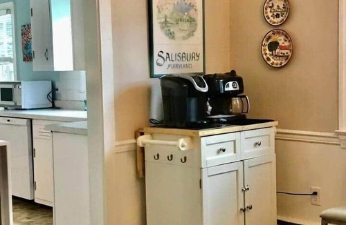 Salisbury House | The Cozy Yellow Cottage