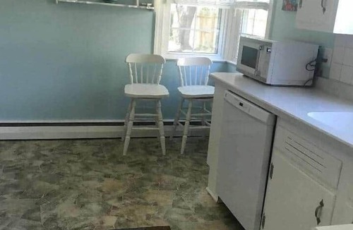 Salisbury House | The Cozy Yellow Cottage
