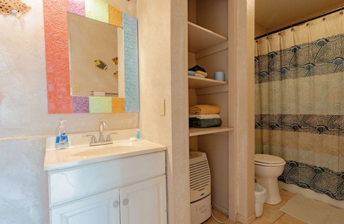 Sailhouse Apartment | The Crab Resort with a pier, tennis court and pool. Pet friendly!
