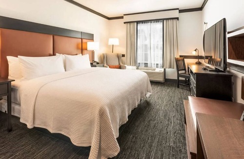 Fayetteville Hotel | The Craftsman Inn & Suites