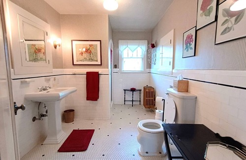 Altamont Bed & Breakfast | The Crane - Celebrating Wildlife Conservation