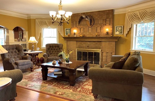 Altamont Bed & Breakfast | The Crane - Celebrating Wildlife Conservation