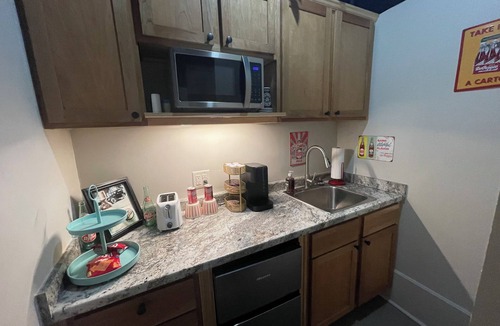 Van Buren Apartment | The Cranny at Main Street Suites: 1 bedroom with smart TV in downtown Van Buren