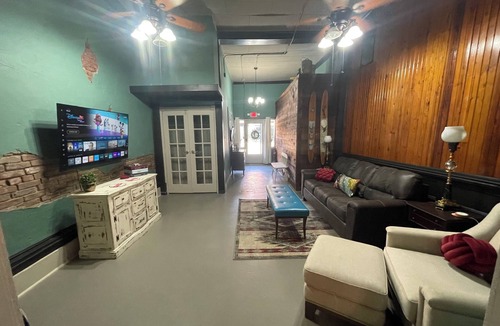 Van Buren Apartment | The Cranny at Main Street Suites: 1 bedroom with smart TV in downtown Van Buren