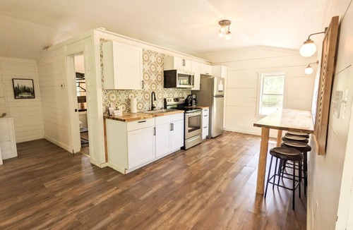 Boswell Cabin | The Crash Pad ~ Riverfront Retreat with Gameroom