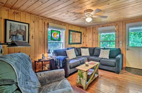 Newcomb House | 'The Creek' Winfield Gem: 73 Acres of Privacy