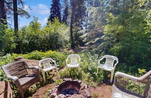 Cascade House | The Creekside Cabin