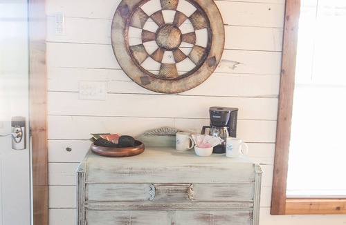 Driftwood Cabin | The Creekside Crib - The cabins at Onion Creek