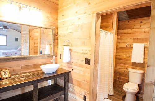 Driftwood Cabin | The Creekside Crib - The cabins at Onion Creek