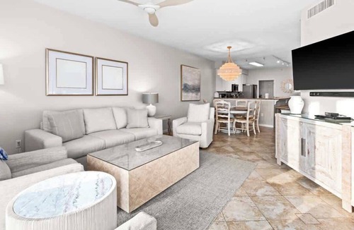 Miramar Condo | The Crescent 206