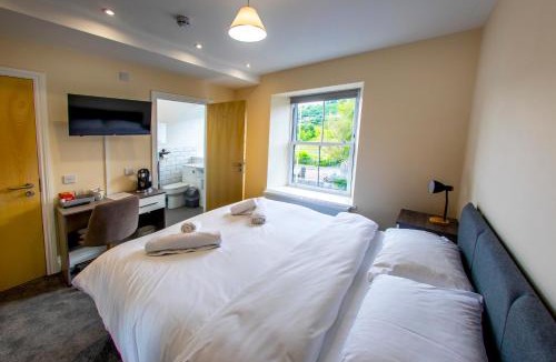 Mountain Ash Hotel | The Cresselly Inn