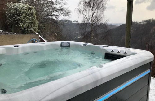 Abertillery House | The Crest Hillside Retreat With Hot Tub