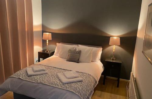 Abertillery House | The Crest Hillside Retreat With Hot Tub