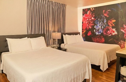 Sterling Hotel | The Crest Motel in Colorful Colorado