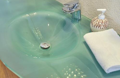 Sterling Hotel | The Crest Motel