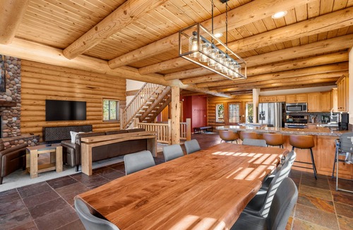 Summit Park House | The Crestview Cabin | Golf Simulator & Hot Tub