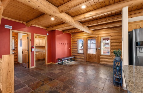 Summit Park House | The Crestview Cabin | Golf Simulator & Hot Tub