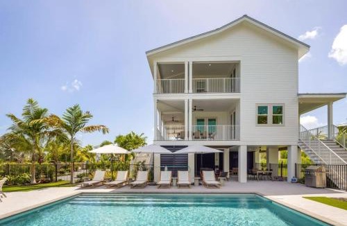 Key West House | The Crestwood House - Private Heated Pool & Parking