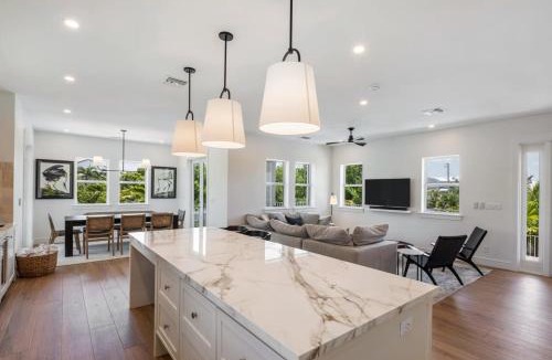 Key West House | The Crestwood House - Private Heated Pool & Parking