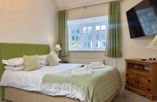 Winchester Hotel | The Cricketers Inn