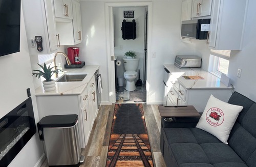 Grafton Apartment | The Crimson Caboose! Unique, one of a kind experience in downtown, Grafton