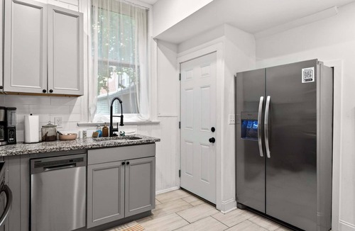 Highlands Apartment | The Crimson Cottage- A Premium Highlands Retreat!